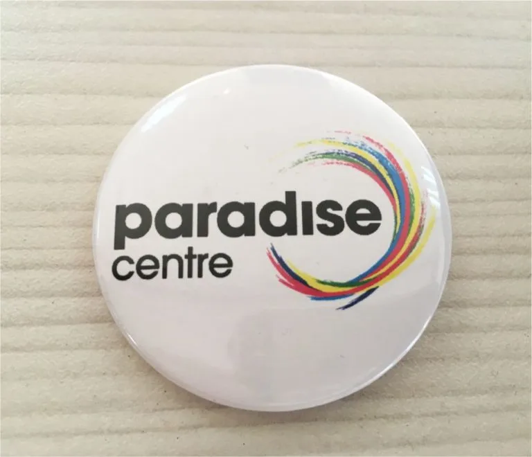 Значка тип копче с Paradise Centre лого — фирмена значка по поръчка